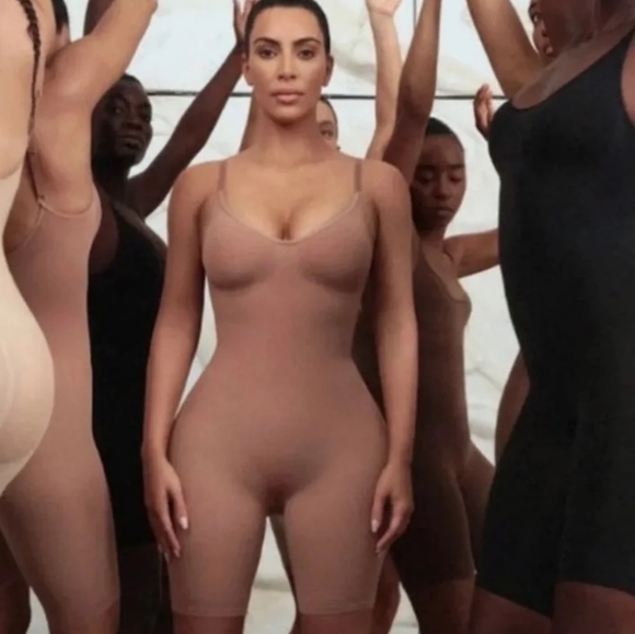 SKIMS Other - Skims Sculpting Seamless Mid Thigh Bodysuit